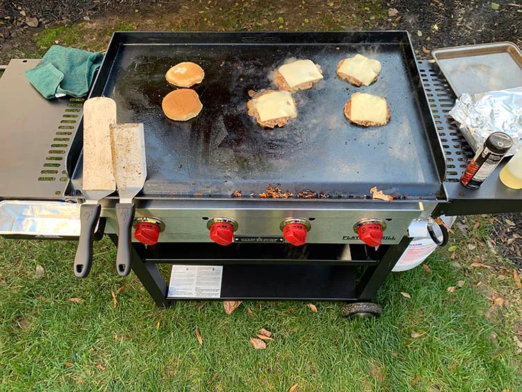 Top 8 Best Outdoor Gas Griddles for 2023