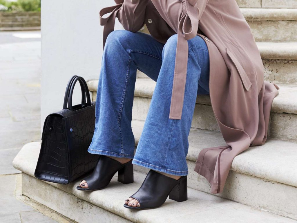 How to Choose the Right Shoes to Wear With Your Flare Jeans This Winter